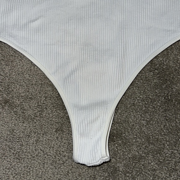 Bella Mae Onesize fits all white one shoulder body suit 🤍 - Picture 2 of 8